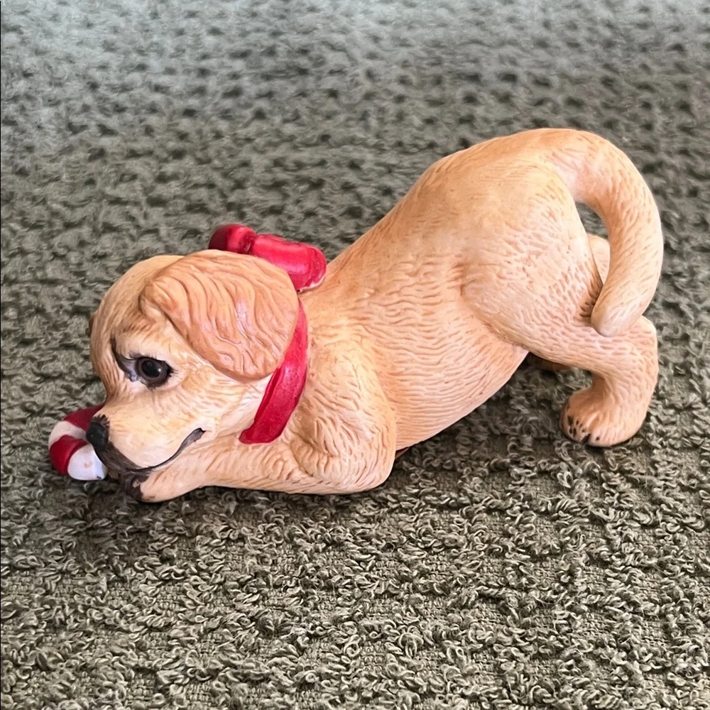 Enesco Porcelain Golden Retriever for Christmas 1985 Kathy Wise Holiday Figurine